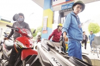 Giá xăng nặng gánh thuế phí: Tăng và sẽ còn tăng nữa?